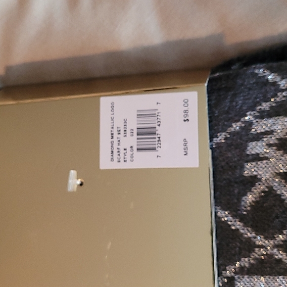 Michael Kors Scarf & Hat set - Picture 3 of 3